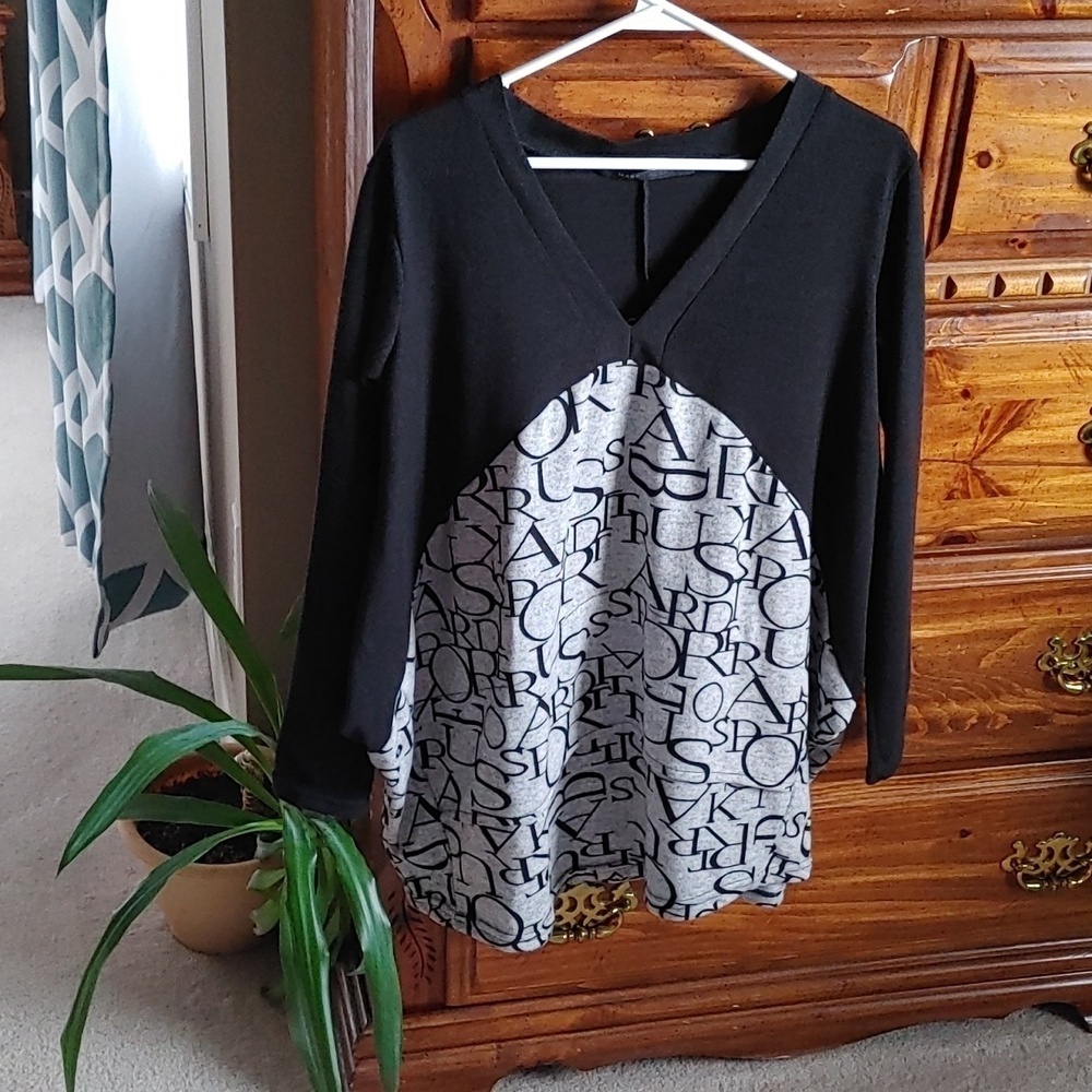 MARC JACOBS V-Neck Long Sleeve Two Tone Knit Top